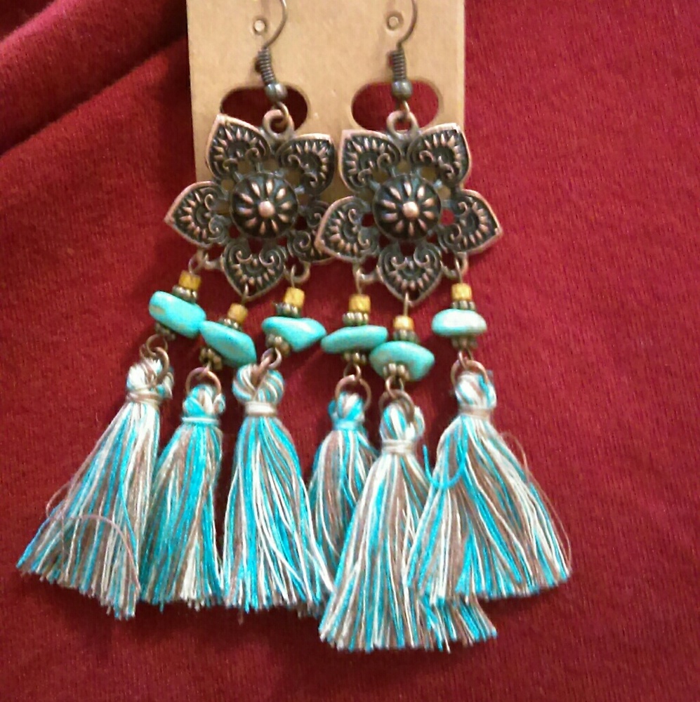 Bohostyle hippy earrings New fringe faux turquoise